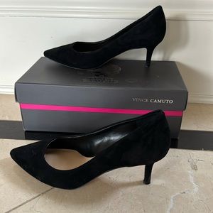 VINCE CAMUTO Black Heels Suede